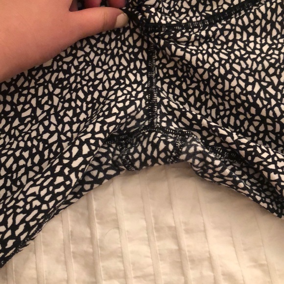 Lululemon wunder under leggings pattern size 6 - Picture 3 of 4